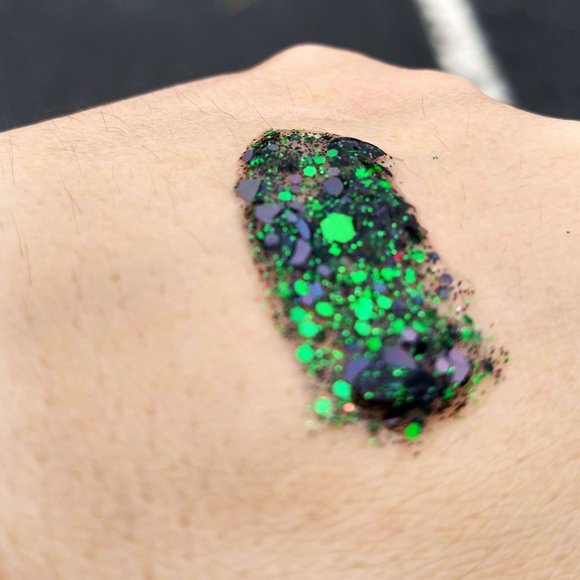 Alchemy Workshop Handmade Body Glitter Gel - Halloween Edition - Zombify (10ml) - Picture 4 of 8